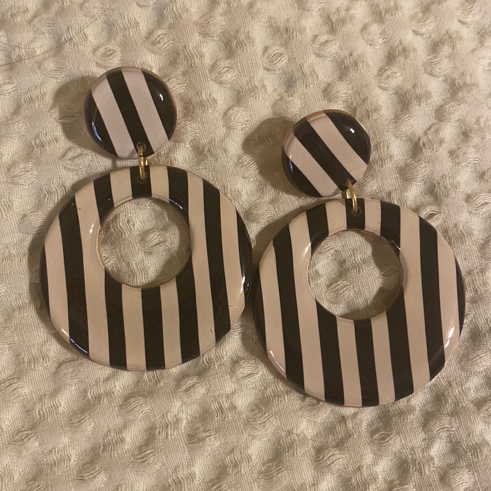 Blush Daisy Earrings